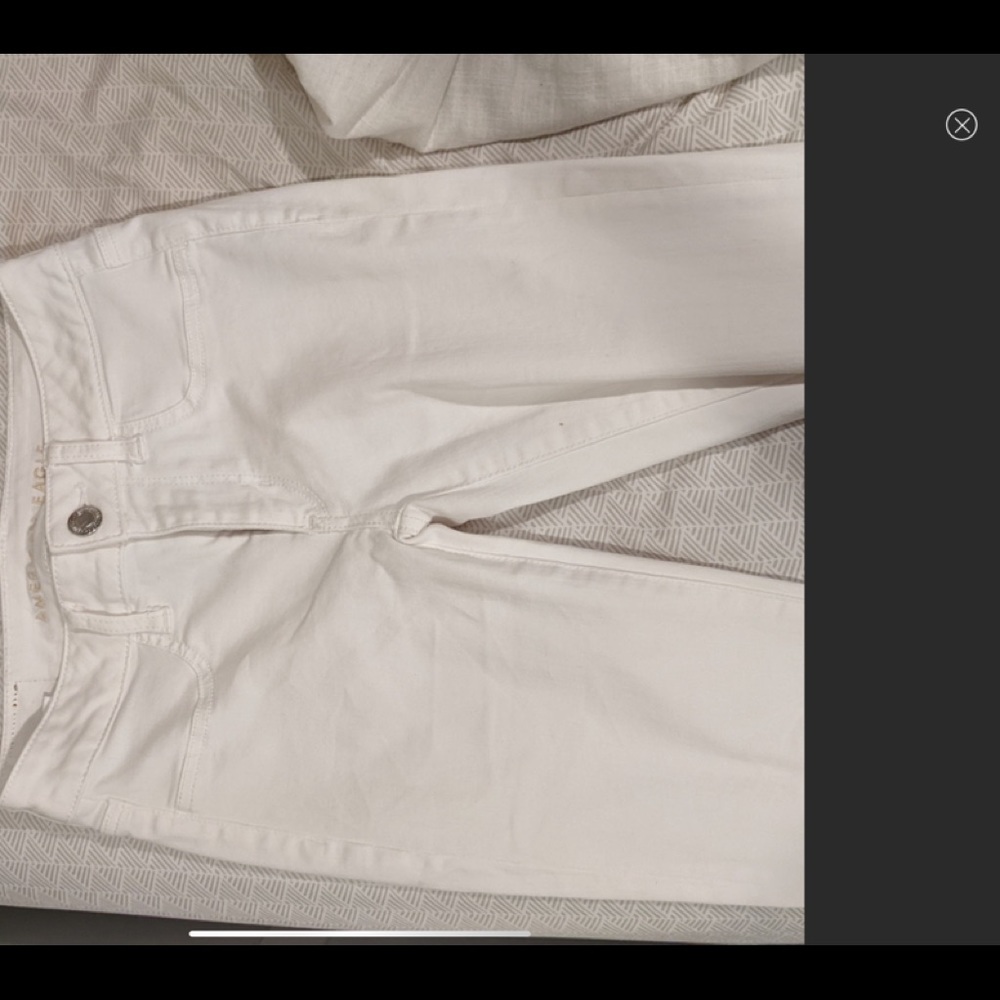 American eagle womans white jeans